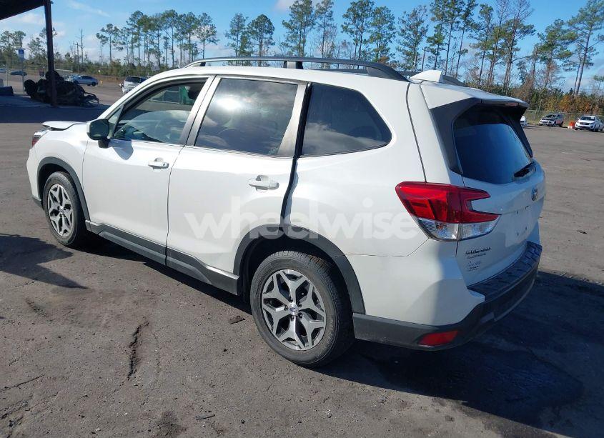 Photo 3 of 2021 Subaru Forester PREMIUM (VIN JF2SKAJC7MH423040)