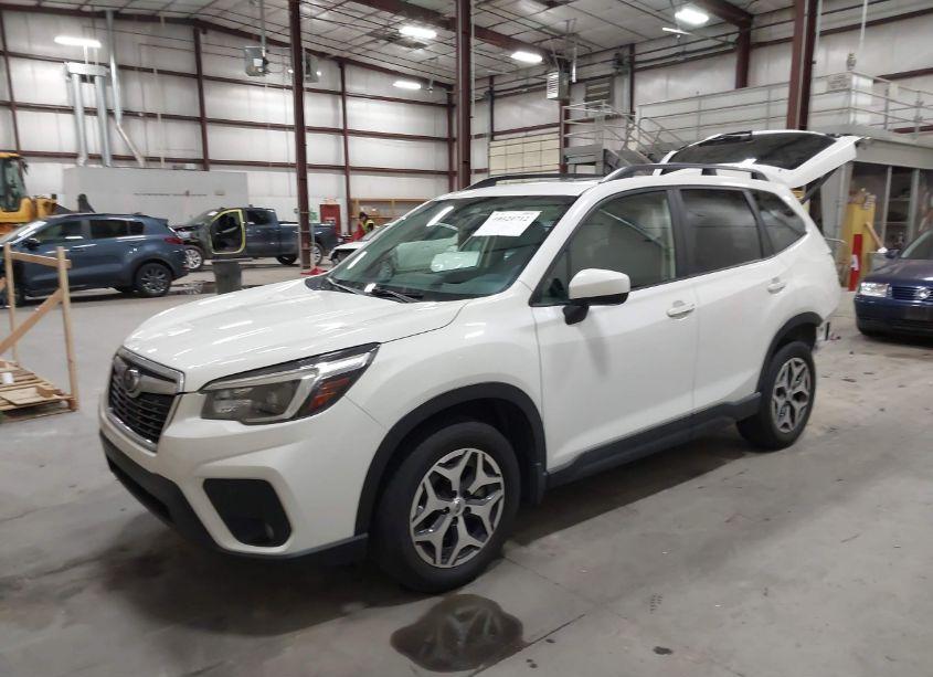 Photo 2 of 2021 Subaru Forester PREMIUM (VIN JF2SKAJC7MH502708)