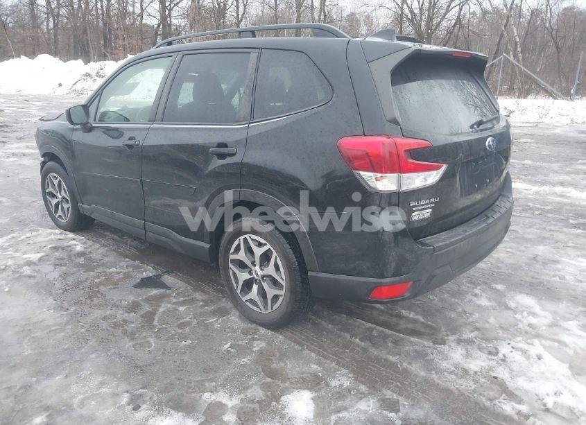 Photo 3 of 2021 Subaru Forester PREMIUM (VIN JF2SKAJC7MH504698)