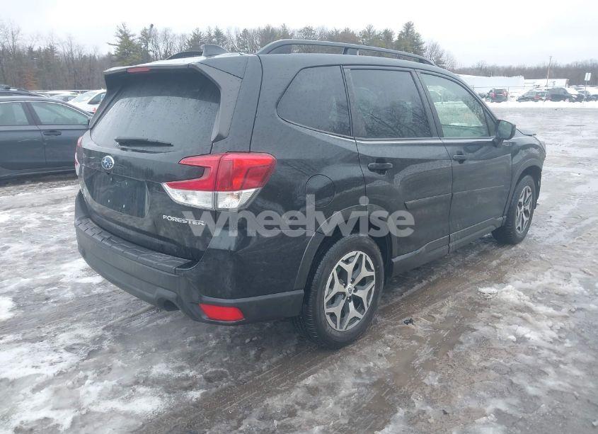 Photo 4 of 2021 Subaru Forester PREMIUM (VIN JF2SKAJC7MH504698)