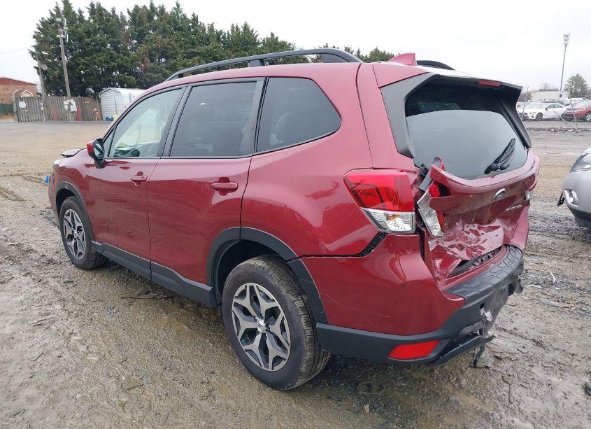 Photo 3 of 2021 Subaru Forester PREMIUM (VIN JF2SKAJC7MH592331)