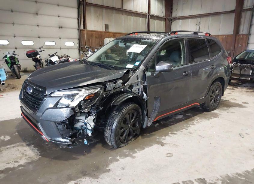 Photo 2 of 2022 Subaru Forester SPORT (VIN JF2SKAJC7NH430085)
