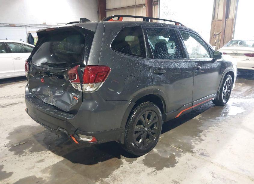 Photo 4 of 2022 Subaru Forester SPORT (VIN JF2SKAJC7NH430085)