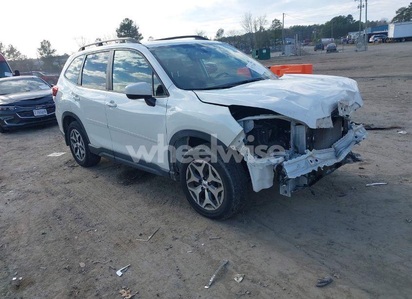 2020 Subaru Forester PREMIUM (VIN JF2SKAJC8LH543377) main photo