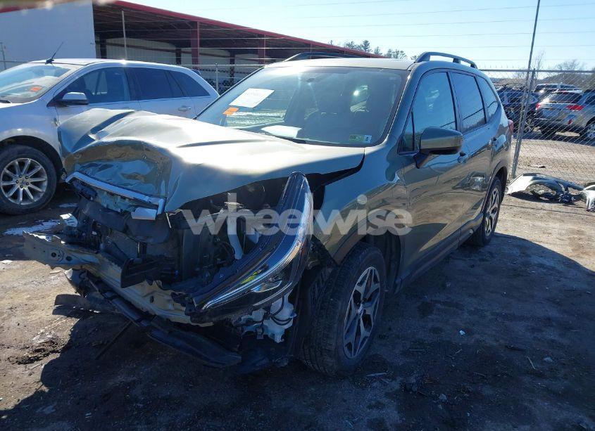 Photo 2 of 2020 Subaru Forester PREMIUM (VIN JF2SKAJC8LH558090)