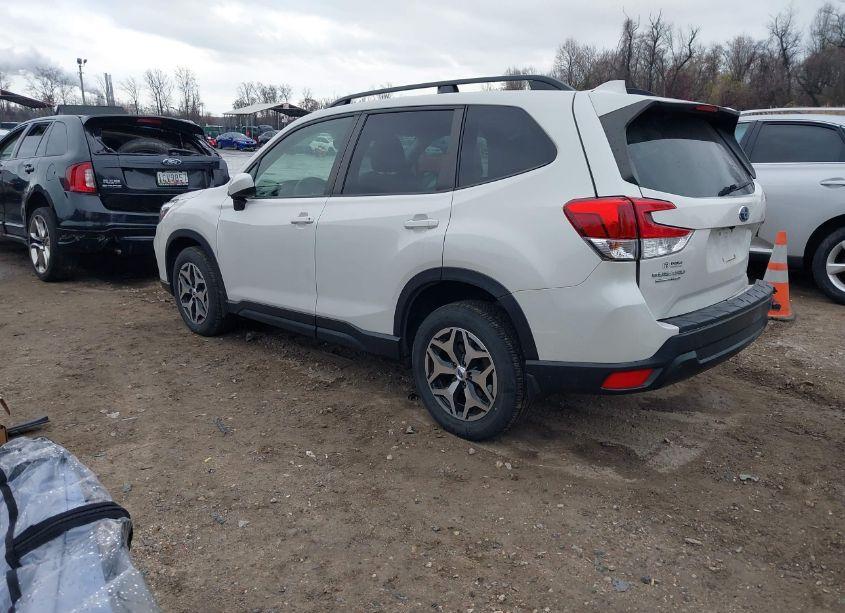 Photo 3 of 2020 Subaru Forester PREMIUM (VIN JF2SKAJC8LH589761)