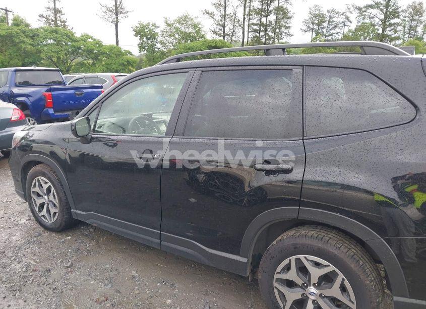 Photo 14 of 2021 Subaru Forester PREMIUM (VIN JF2SKAJC8MH563856)