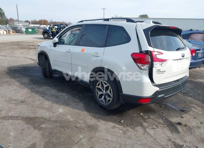 Photo 3 of 2020 Subaru Forester PREMIUM (VIN JF2SKAJC9LH543355)