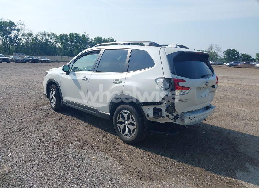 Photo 3 of 2021 Subaru Forester PREMIUM (VIN JF2SKAJC9MH496376)