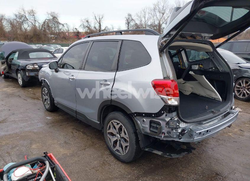 Photo 3 of 2021 Subaru Forester PREMIUM (VIN JF2SKAJC9MH553174)