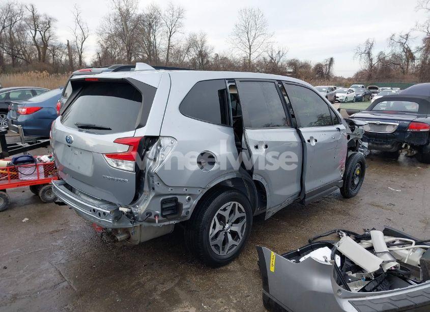 Photo 4 of 2021 Subaru Forester PREMIUM (VIN JF2SKAJC9MH553174)