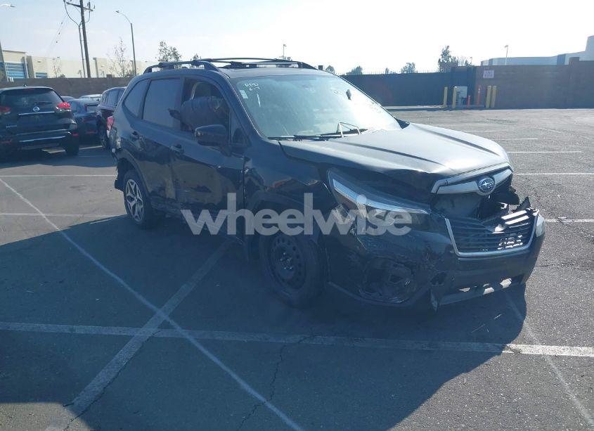 2020 Subaru Forester PREMIUM (VIN JF2SKAJCXLH556177) main photo