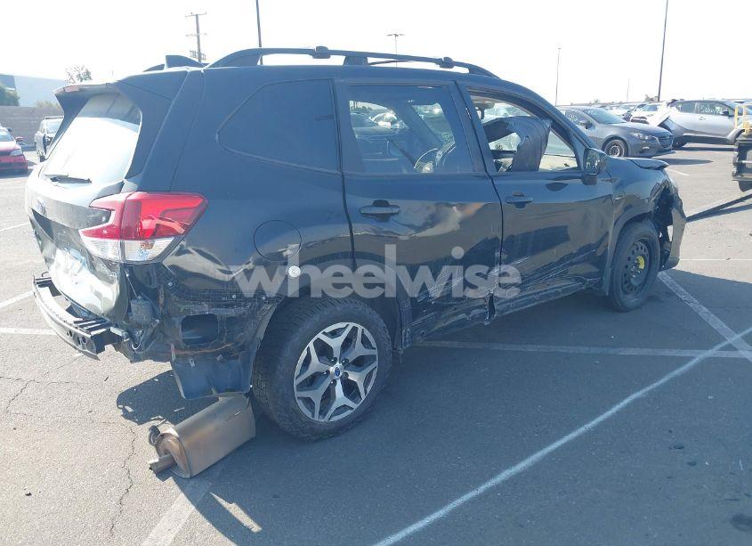 Photo 4 of 2020 Subaru Forester PREMIUM (VIN JF2SKAJCXLH556177)