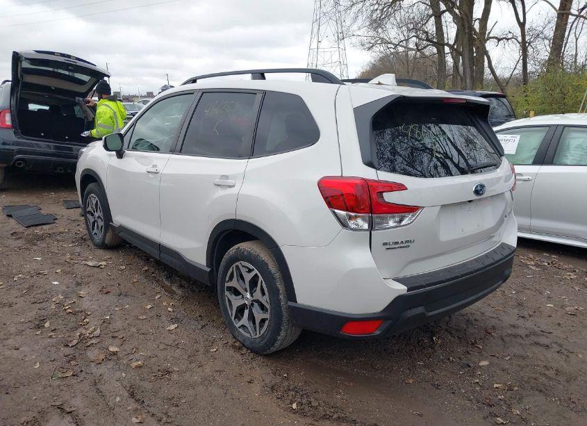 Photo 3 of 2021 Subaru Forester PREMIUM (VIN JF2SKAJCXMH486259)