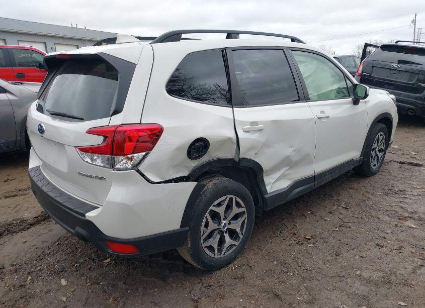 Photo 4 of 2021 Subaru Forester PREMIUM (VIN JF2SKAJCXMH486259)