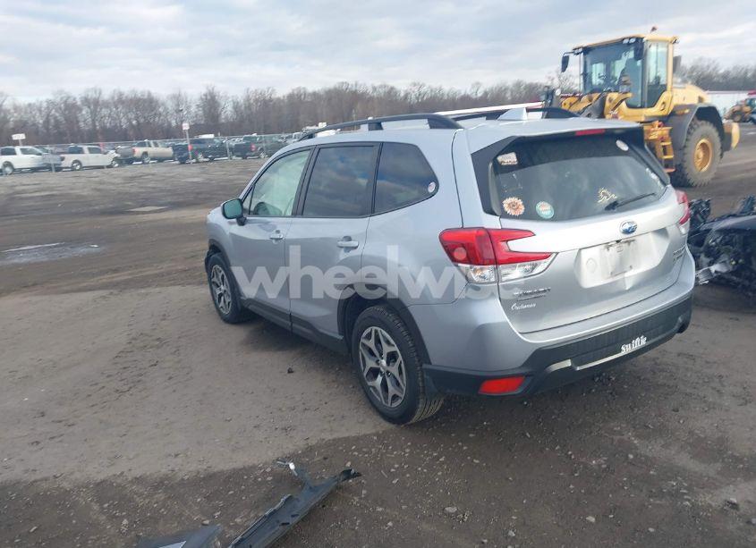 Photo 3 of 2021 Subaru Forester PREMIUM (VIN JF2SKAJCXMH527876)