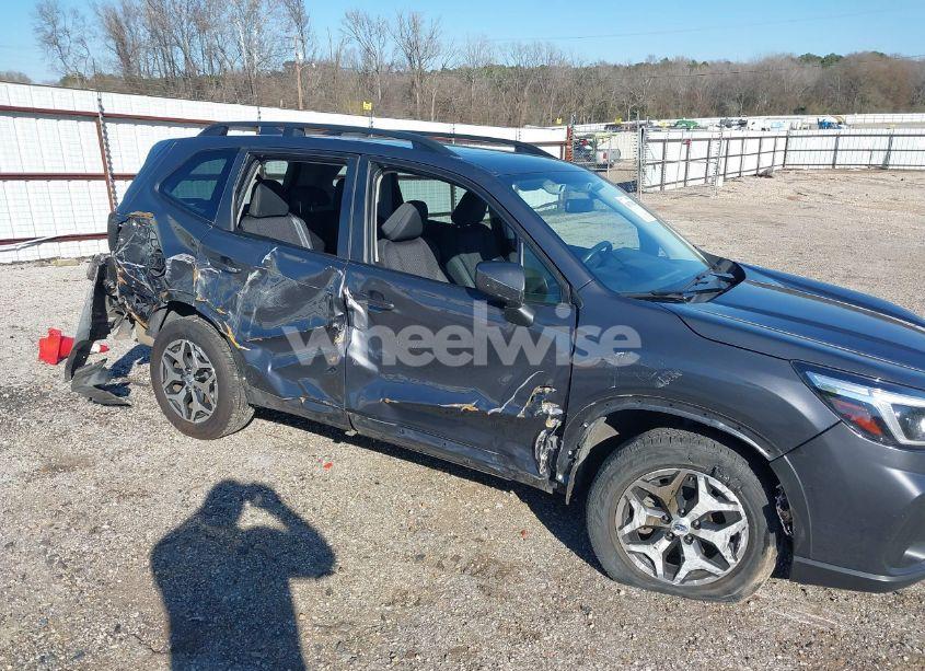 Photo 12 of 2021 Subaru Forester PREMIUM (VIN JF2SKAJCXMH556438)