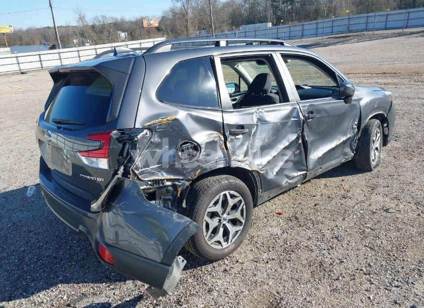 Photo 4 of 2021 Subaru Forester PREMIUM (VIN JF2SKAJCXMH556438)