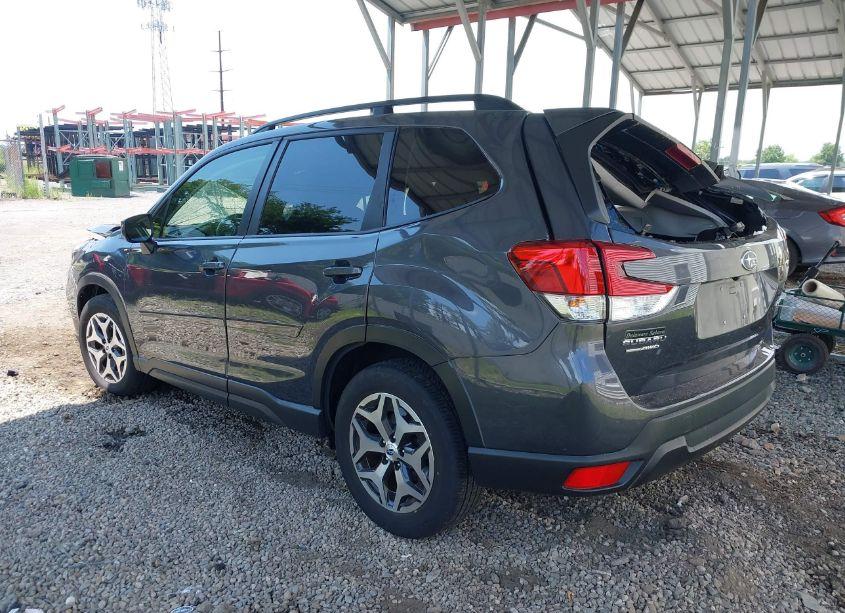 Photo 3 of 2021 Subaru Forester PREMIUM (VIN JF2SKAJCXMH557900)