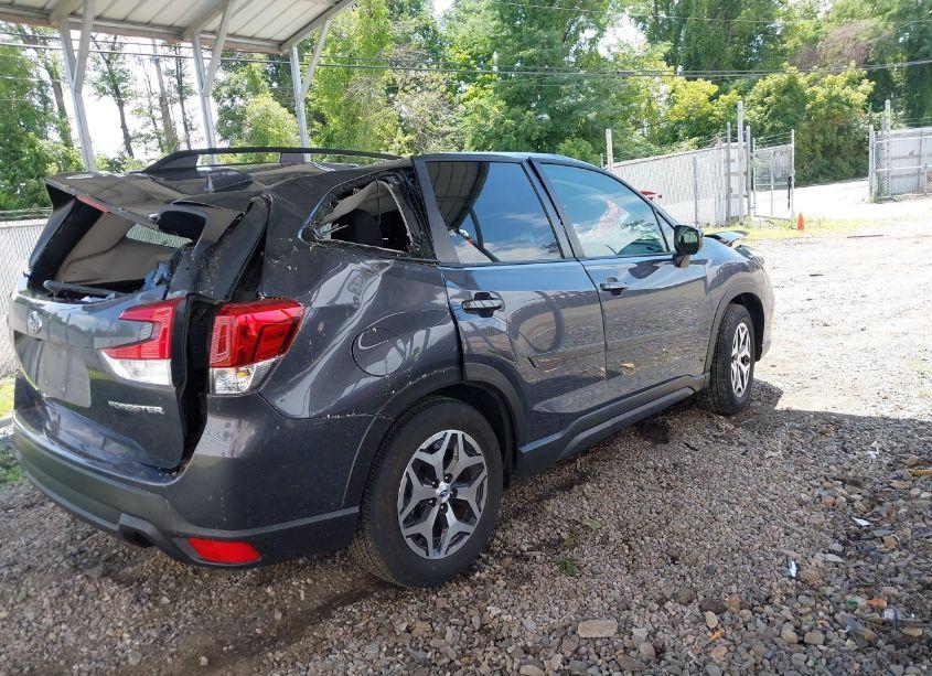 Photo 4 of 2021 Subaru Forester PREMIUM (VIN JF2SKAJCXMH557900)