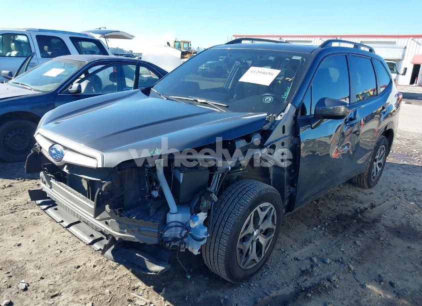 Photo 2 of 2021 Subaru Forester PREMIUM (VIN JF2SKAJCXMH557959)