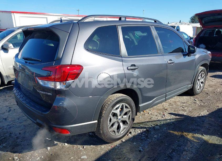 Photo 4 of 2021 Subaru Forester PREMIUM (VIN JF2SKAJCXMH557959)