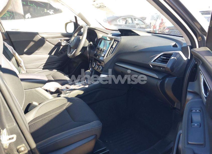 Photo 5 of 2021 Subaru Forester PREMIUM (VIN JF2SKAJCXMH557959)