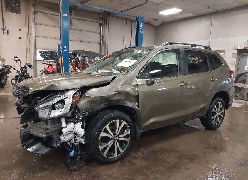 Photo 2 of 2024 Subaru Forester LIMITED (VIN JF2SKAKC1RH426442)