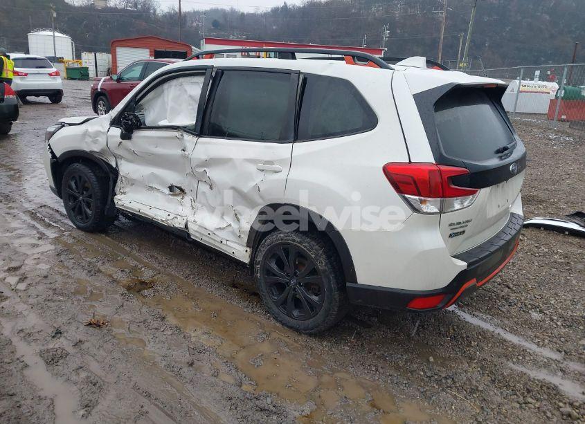 Photo 3 of 2019 Subaru Forester SPORT (VIN JF2SKAKC3KH504158)