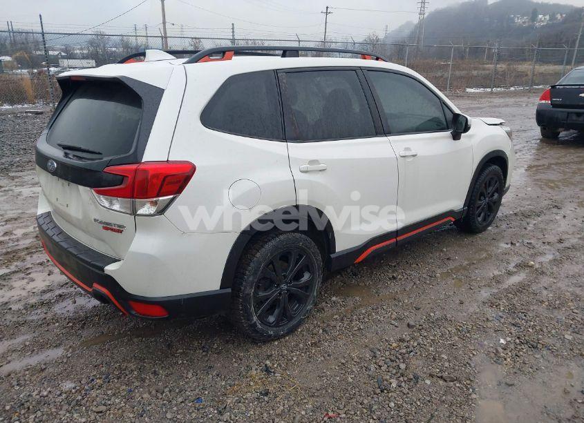 Photo 4 of 2019 Subaru Forester SPORT (VIN JF2SKAKC3KH504158)