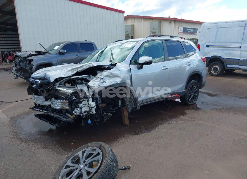 Photo 2 of 2019 Subaru Forester SPORT (VIN JF2SKAKCXKH400279)