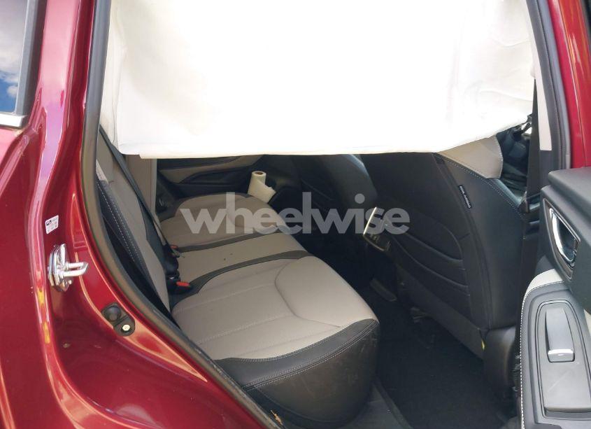 Photo 8 of 2024 Subaru Forester LIMITED (VIN JF2SKALCXRH472365)