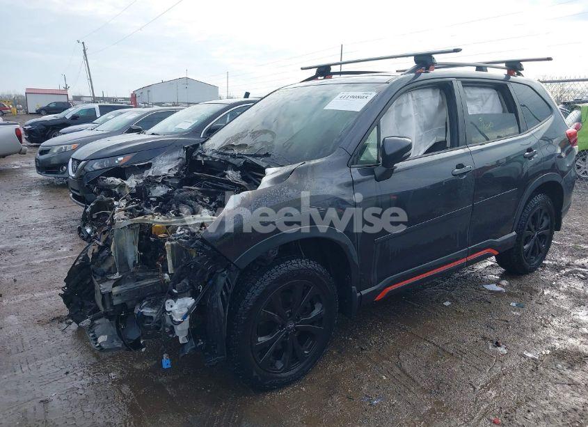 Photo 2 of 2019 Subaru Forester SPORT (VIN JF2SKAPC0KH525025)