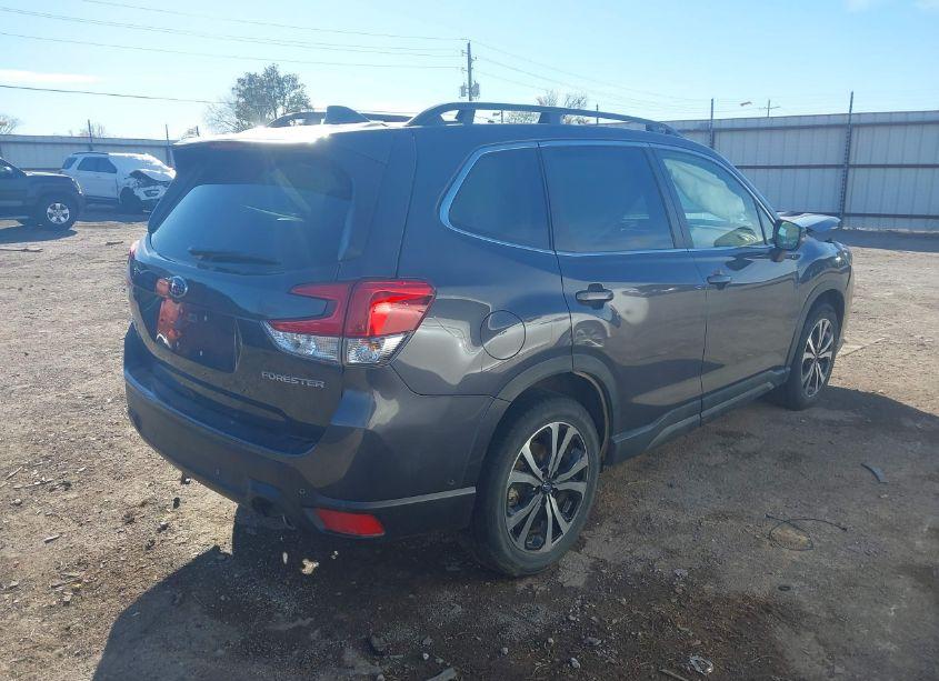 Photo 4 of 2022 Subaru Forester LIMITED (VIN JF2SKAPC3NH500835)