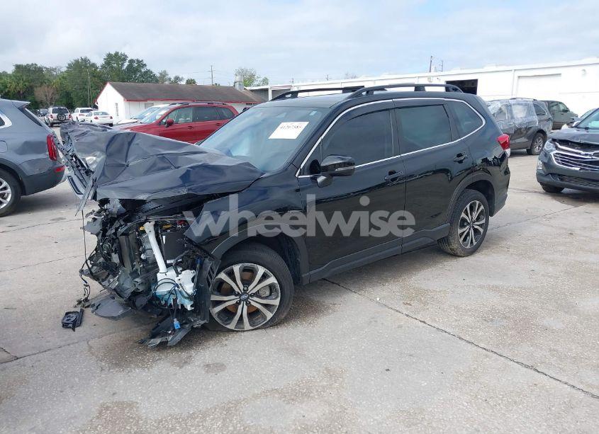 Photo 2 of 2023 Subaru Forester LIMITED (VIN JF2SKAPC3PH461103)