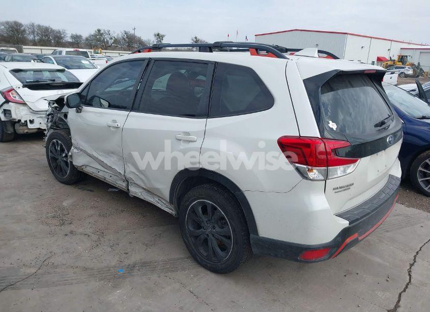 Photo 3 of 2019 Subaru Forester SPORT (VIN JF2SKAPC5KH488263)