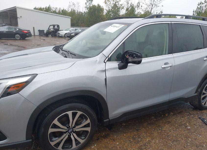 Photo 6 of 2023 Subaru Forester LIMITED (VIN JF2SKAPC5PH516568)