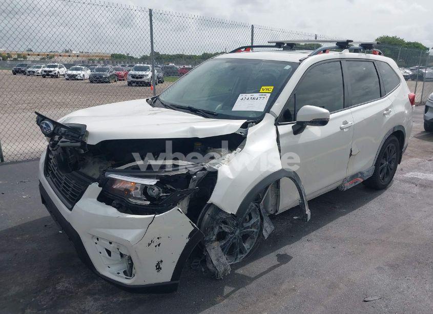 Photo 2 of 2019 Subaru Forester SPORT (VIN JF2SKAPC7KH502258)