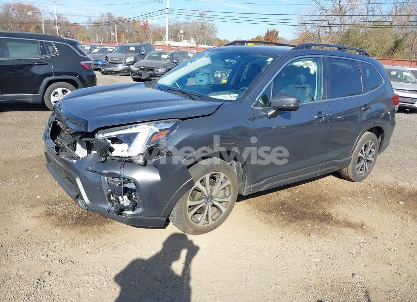Photo 2 of 2022 Subaru Forester LIMITED (VIN JF2SKAPC8NH493865)