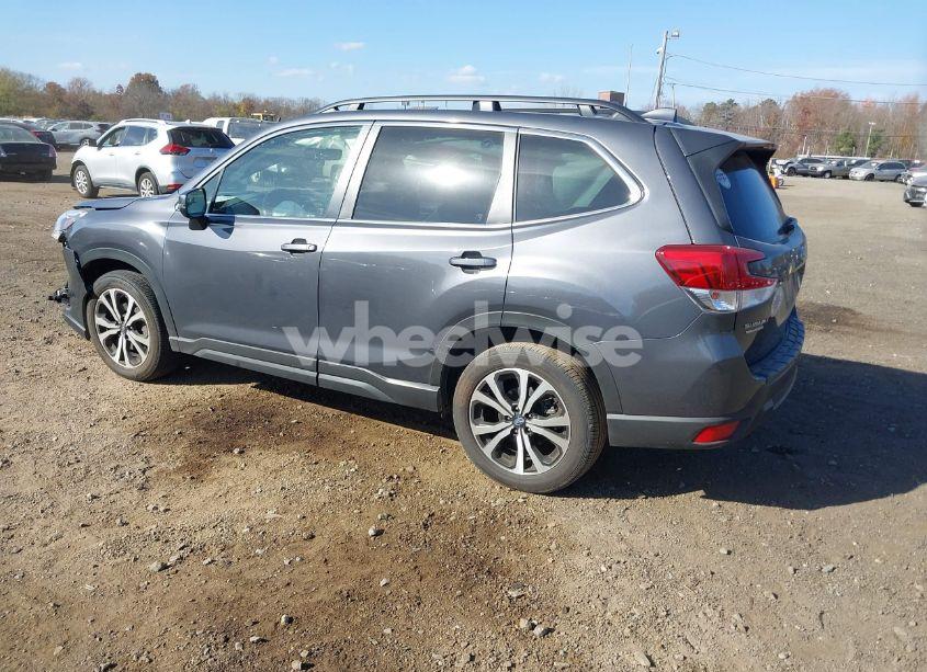 Photo 3 of 2022 Subaru Forester LIMITED (VIN JF2SKAPC8NH493865)