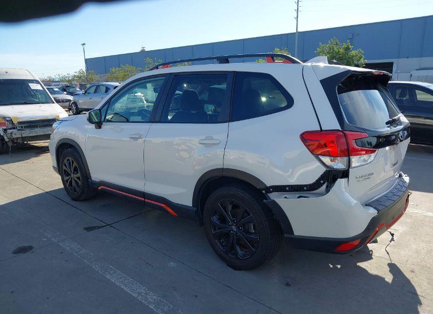 Photo 3 of 2019 Subaru Forester SPORT (VIN JF2SKAPC9KH549436)