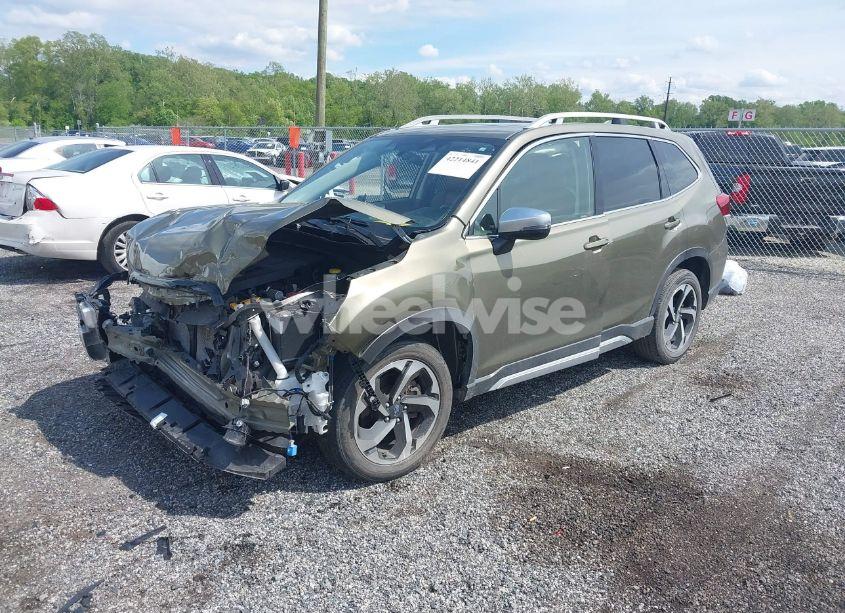 Photo 2 of 2022 Subaru Forester TOURING (VIN JF2SKARC0NH495770)