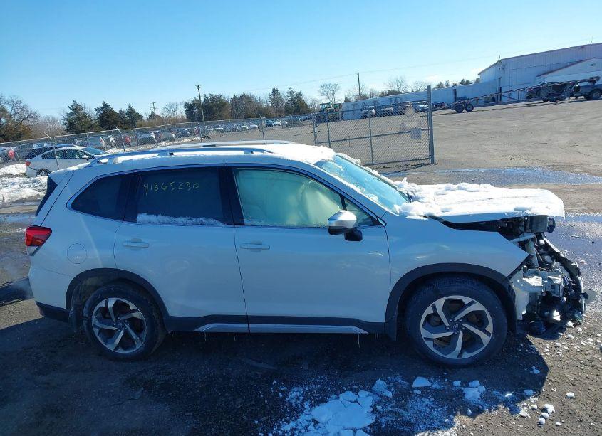 Photo 13 of 2023 Subaru Forester TOURING (VIN JF2SKARC1PH544915)