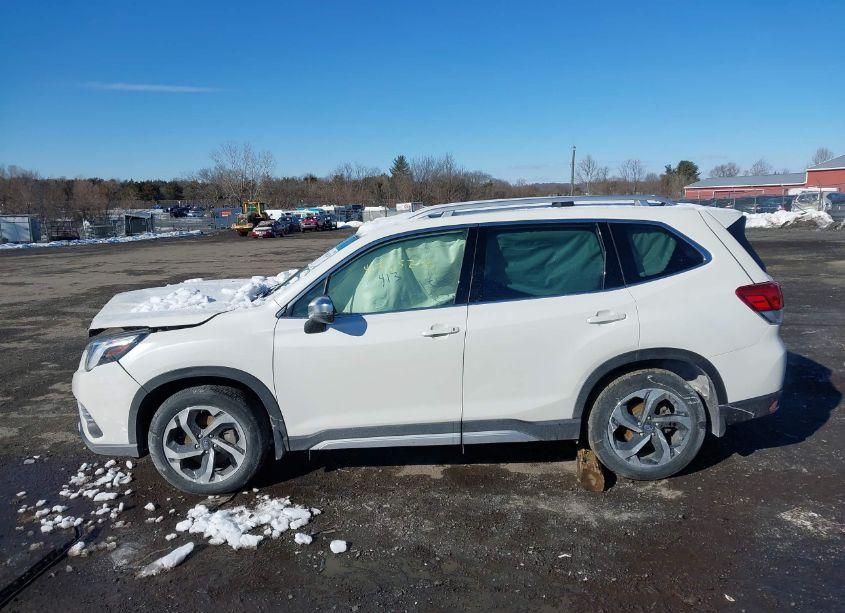 Photo 14 of 2023 Subaru Forester TOURING (VIN JF2SKARC1PH544915)