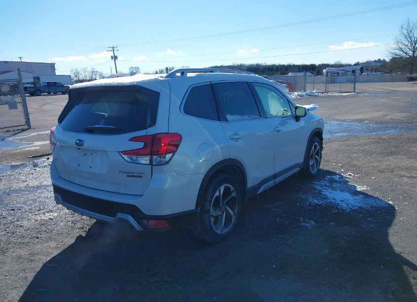 Photo 4 of 2023 Subaru Forester TOURING (VIN JF2SKARC1PH544915)