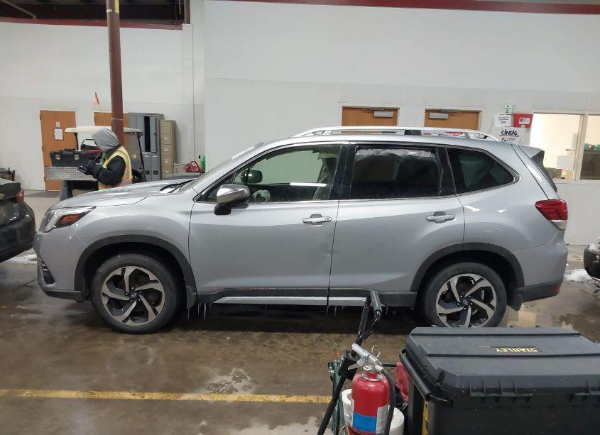 Photo 14 of 2023 Subaru Forester TOURING (VIN JF2SKARC4PH526733)