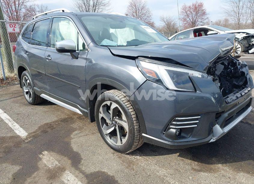 2022 Subaru Forester TOURING (VIN JF2SKARC8NH525968) main photo