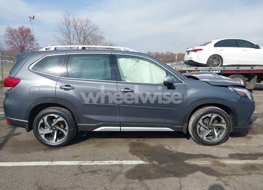 Photo 13 of 2022 Subaru Forester TOURING (VIN JF2SKARC8NH525968)