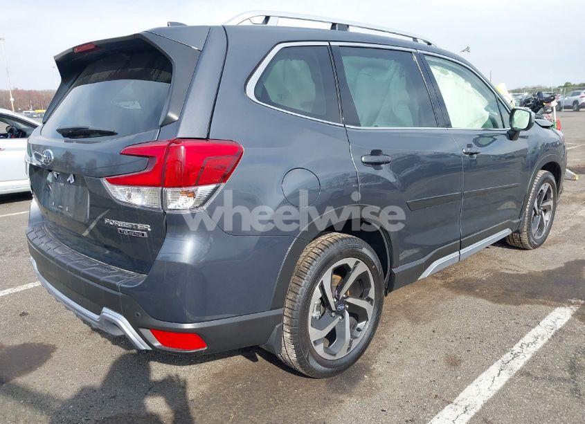 Photo 4 of 2022 Subaru Forester TOURING (VIN JF2SKARC8NH525968)