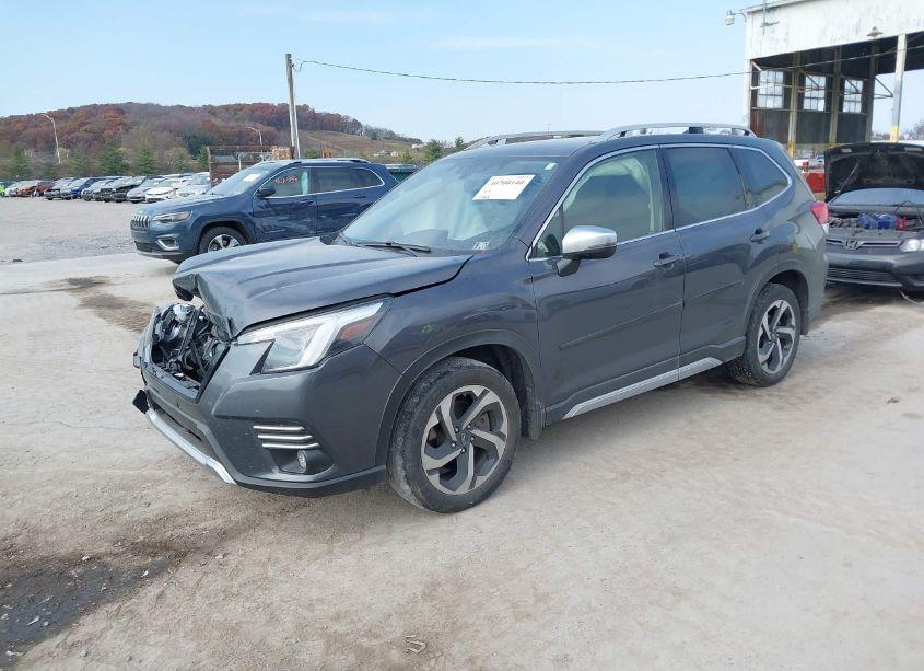 Photo 2 of 2022 Subaru Forester TOURING (VIN JF2SKARC9NH525963)